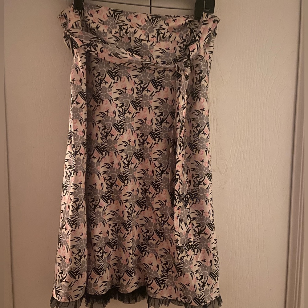 Side zip satin skirt-size M